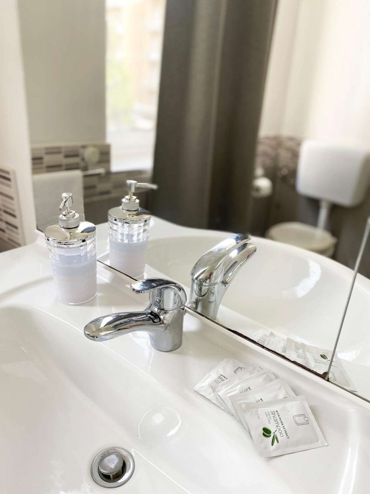 Easyrooms One Parma Ngoại thất bức ảnh