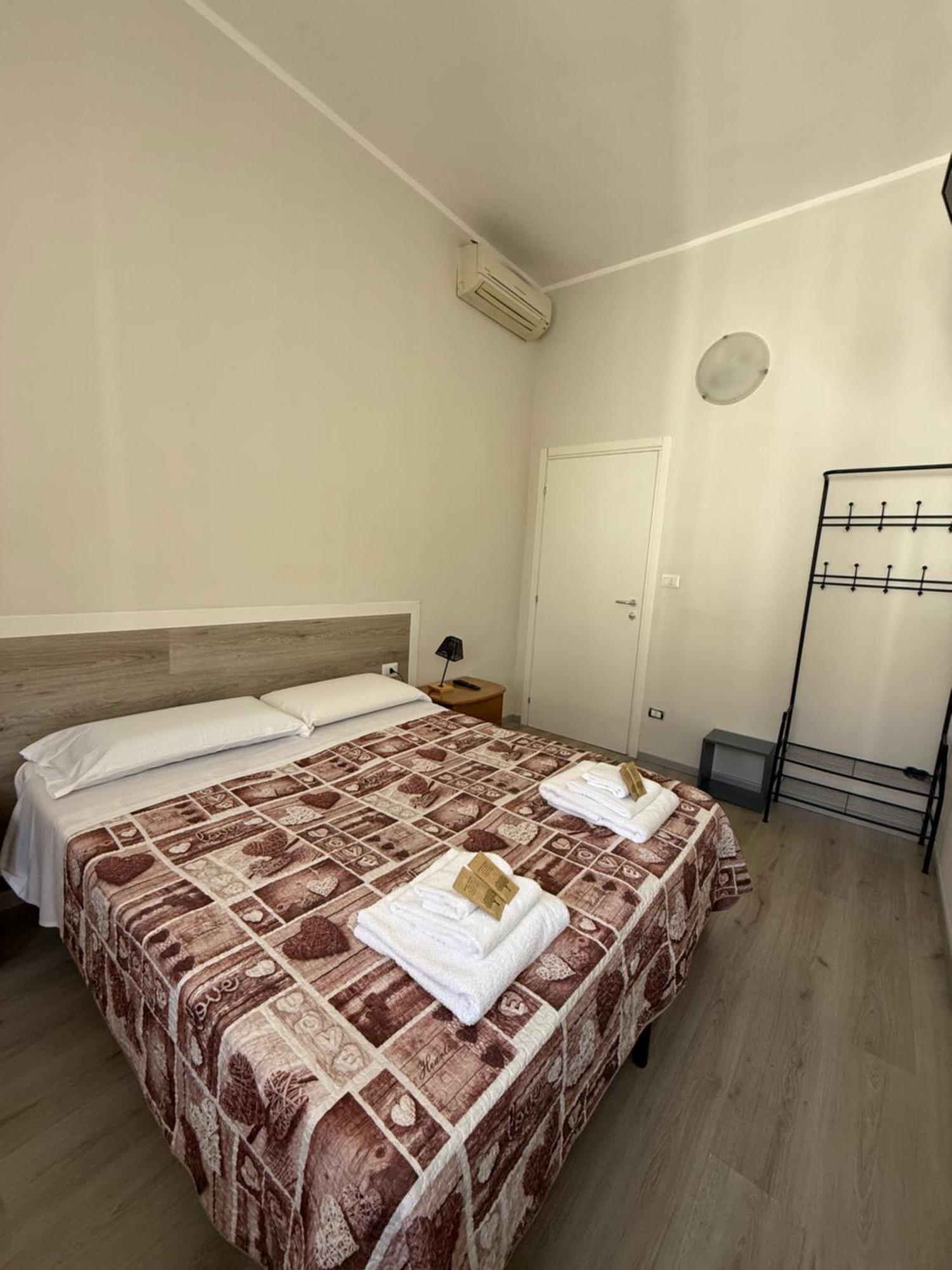 Easyrooms One Parma Ngoại thất bức ảnh
